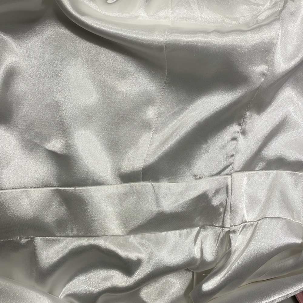 Monique Lhuillier white jumpsuit, size 6 - Picture 9 of 9